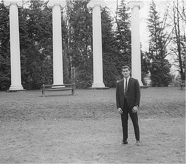 Иллюстрация к книге — Брюс Ли. Путь совершенства [i_019.jpg]