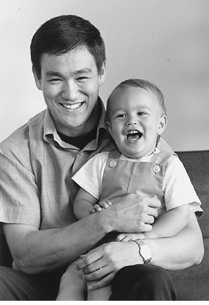 Иллюстрация к книге — Брюс Ли. Путь совершенства [i_039.jpg]