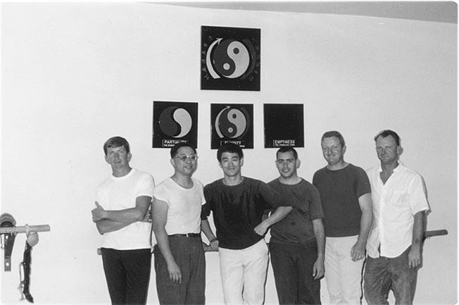 Иллюстрация к книге — Брюс Ли. Путь совершенства [i_067.jpg]