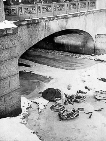 Иллюстрация к книге — Застигнутые революцией. Живые голоса очевидцев [i_044.jpg]