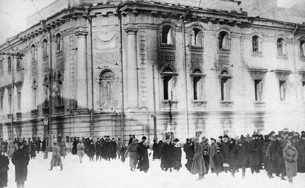 Иллюстрация к книге — Застигнутые революцией. Живые голоса очевидцев [i_053.jpg]