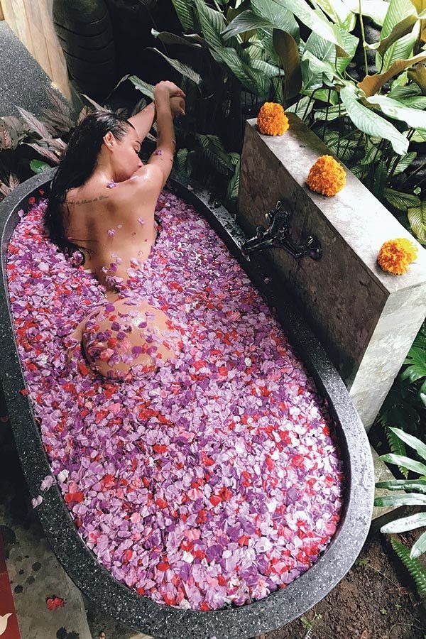 Иллюстрация к книге — Голая. Правда о том, как быть настоящей женщиной [i_063.jpg]