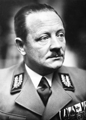 Иллюстрация к книге — Кёнигсберг-13, или Последняя тайна янтарной комнаты [i_061.jpg]