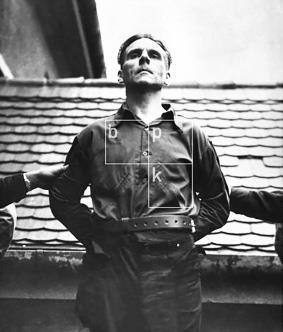 Иллюстрация к книге — Кёнигсберг-13, или Последняя тайна янтарной комнаты [i_066.jpg]