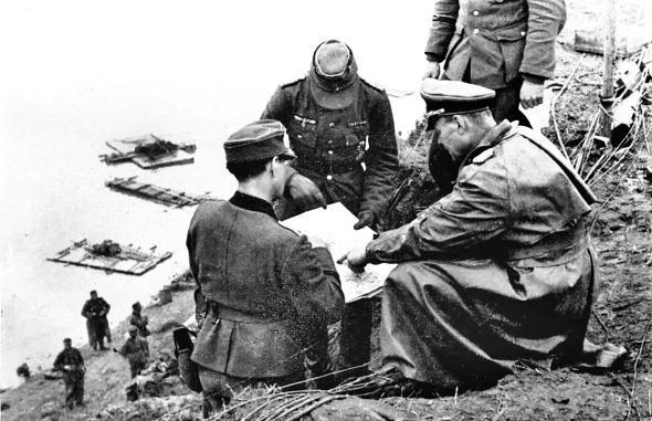 Иллюстрация к книге — Кёнигсберг-13, или Последняя тайна янтарной комнаты [i_099.jpg]