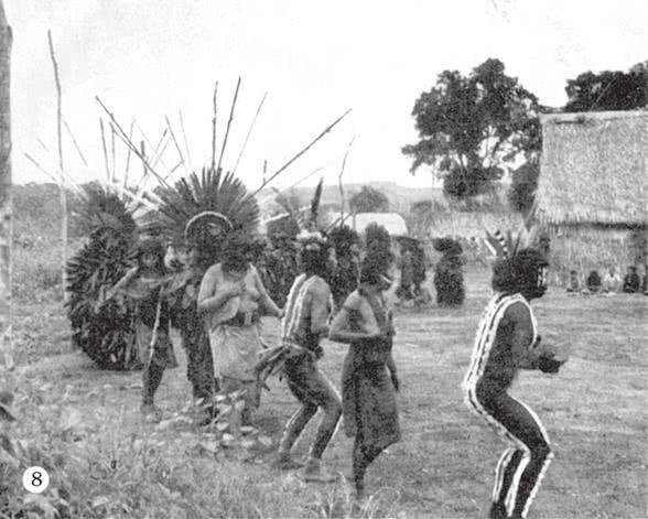 Иллюстрация к книге — Печальные тропики [i_037.jpg]