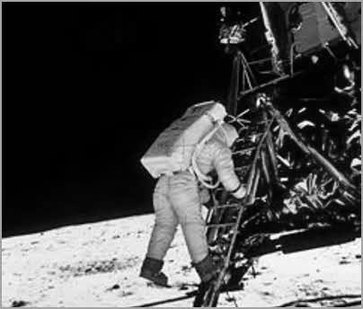 Иллюстрация к книге — Тайны Луны [i_014.jpg]