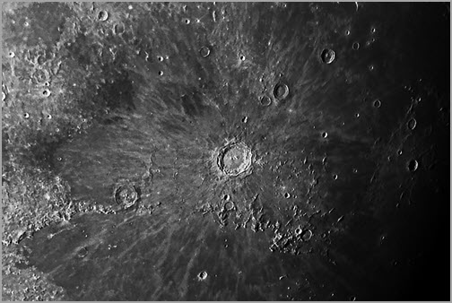 Иллюстрация к книге — Тайны Луны [i_019.jpg]