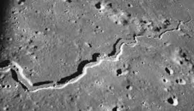 Иллюстрация к книге — Тайны Луны [i_038.jpg]