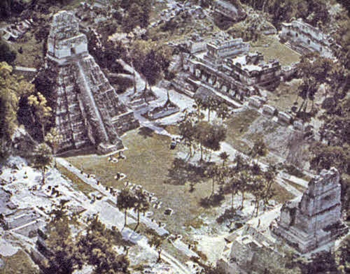 Иллюстрация к книге — День, когда явились боги [i_010.jpg]