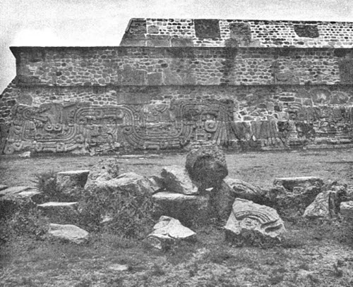 Иллюстрация к книге — День, когда явились боги [i_041.jpg]