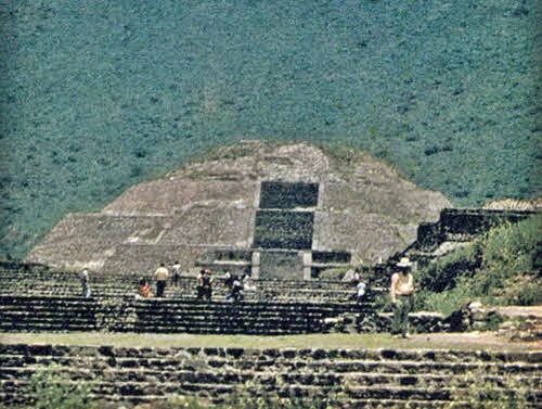 Иллюстрация к книге — День, когда явились боги [i_088.jpg]