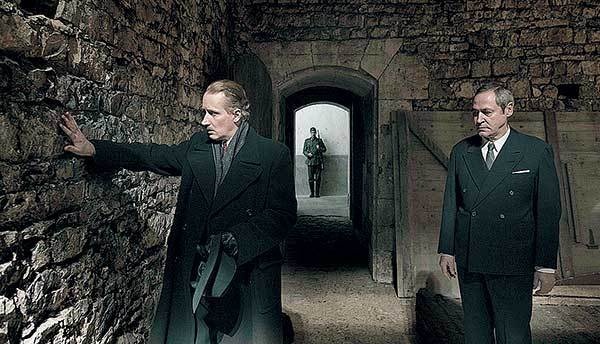 Иллюстрация к книге — Оттенки русского. Очерки отечественного кино [i_013.jpg]