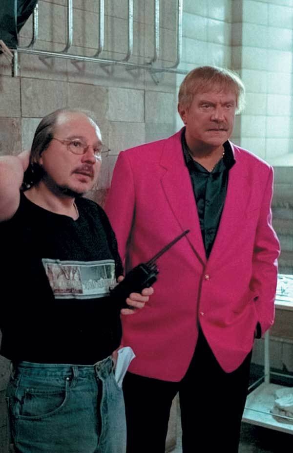 Иллюстрация к книге — Оттенки русского. Очерки отечественного кино [i_023.jpg]