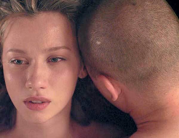 Иллюстрация к книге — Оттенки русского. Очерки отечественного кино [i_038.jpg]