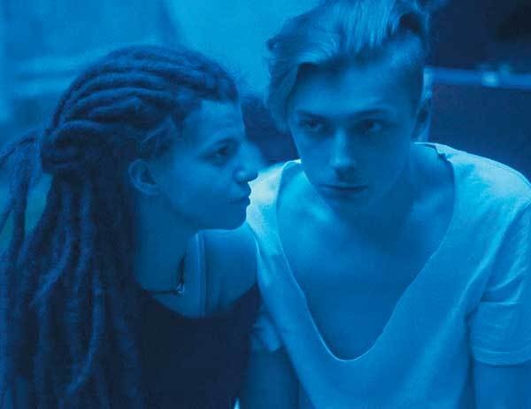 Иллюстрация к книге — Оттенки русского. Очерки отечественного кино [i_040.jpg]