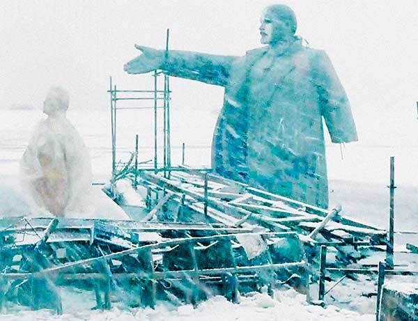 Иллюстрация к книге — Оттенки русского. Очерки отечественного кино [i_042.jpg]