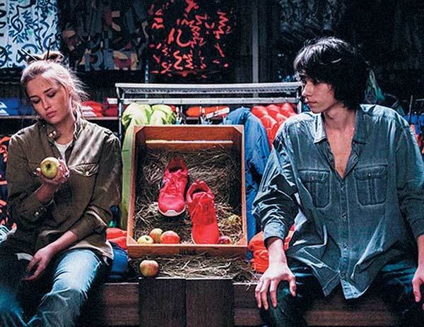 Иллюстрация к книге — Оттенки русского. Очерки отечественного кино [i_044.jpg]