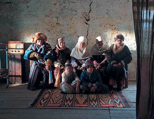 Иллюстрация к книге — Оттенки русского. Очерки отечественного кино [i_050.jpg]