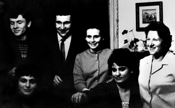 Иллюстрация к книге — Дом на Старой площади [i_040.jpg]