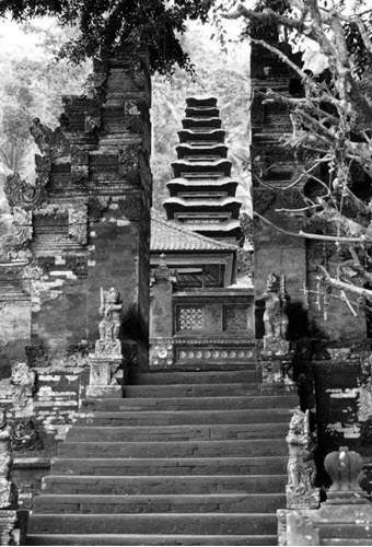 Иллюстрация к книге — Боги с небес [i_029.jpg]