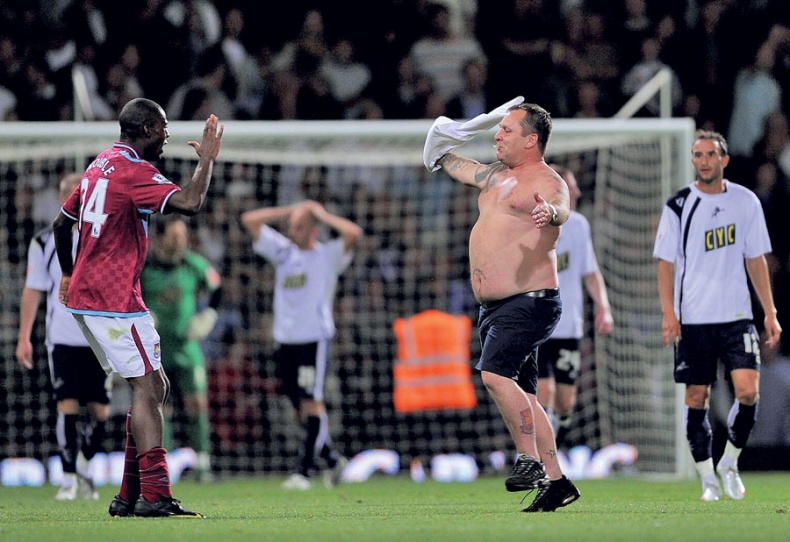 Иллюстрация к книге — Мир английского футбола. Знаменитые клубы, легендарные игроки и драматичные сюжеты [i_015.jpg]