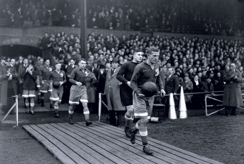 Иллюстрация к книге — Мир английского футбола. Знаменитые клубы, легендарные игроки и драматичные сюжеты [i_018.jpg]