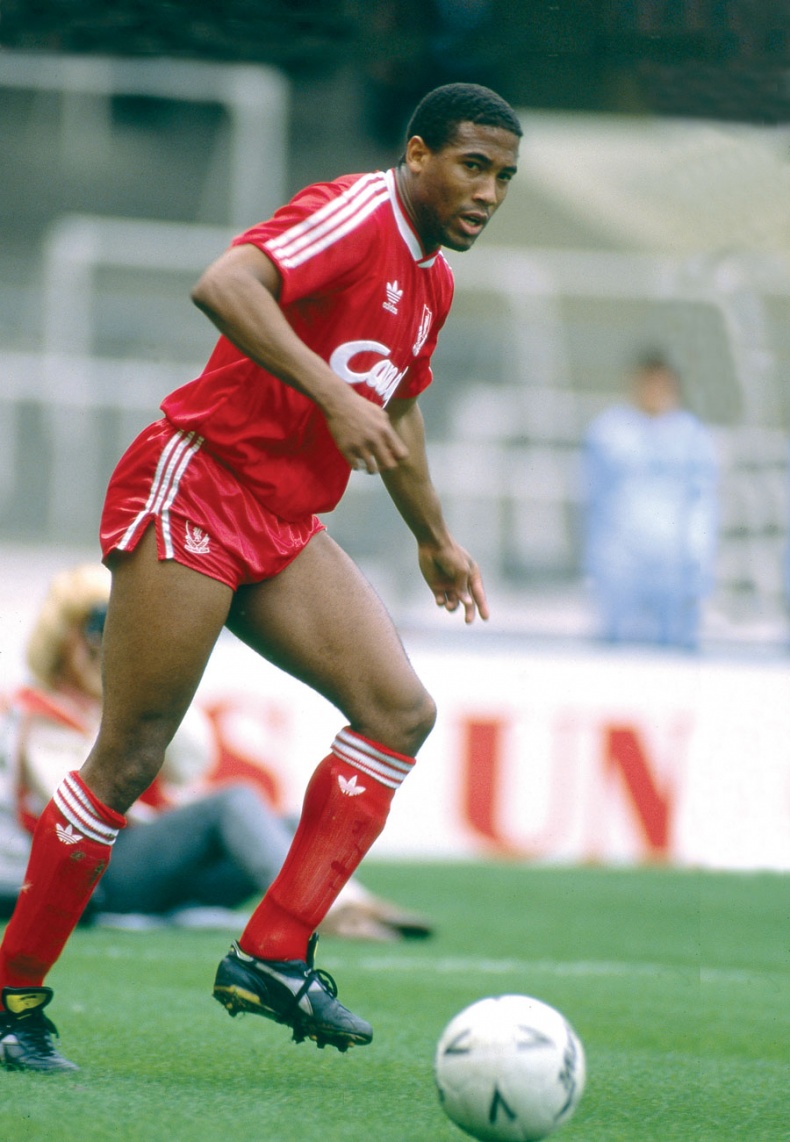 Иллюстрация к книге — Мир английского футбола. Знаменитые клубы, легендарные игроки и драматичные сюжеты [i_028.jpg]