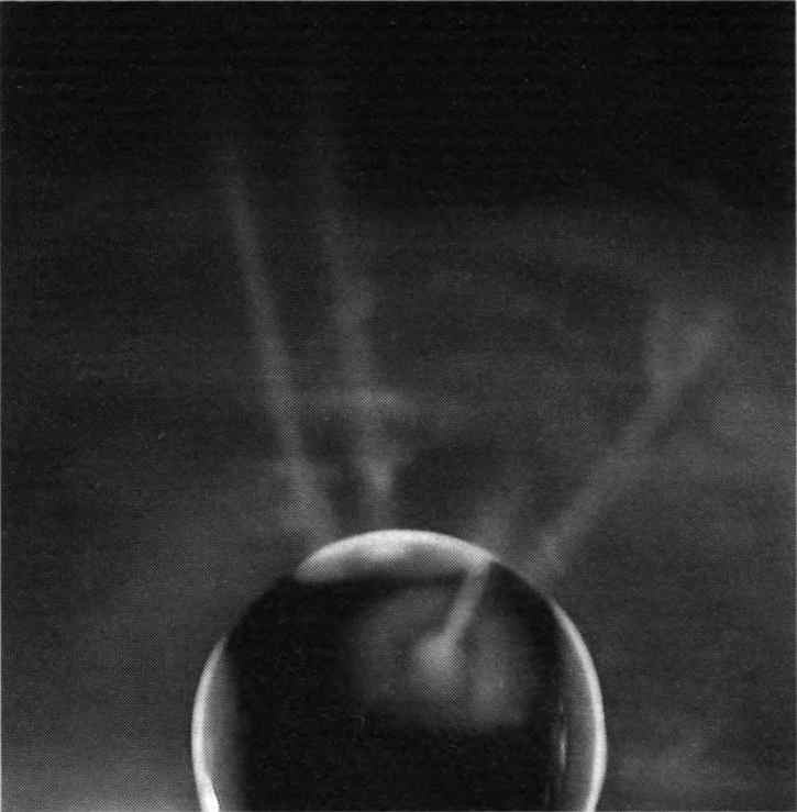 Иллюстрация к книге — Тайны квантового мира. О парадоксальности пространства и времени [i_075.jpg]