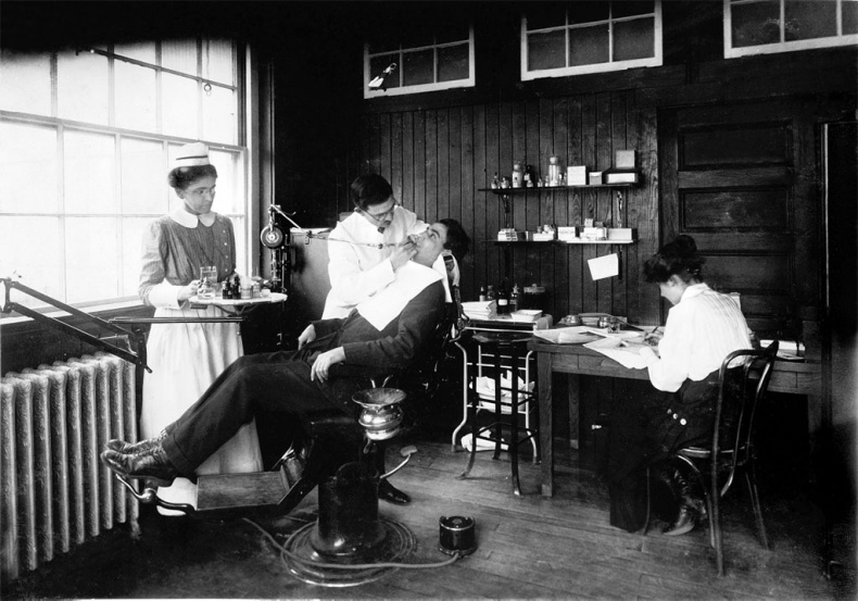 Иллюстрация к книге — Злые зубы [i_004.jpg]