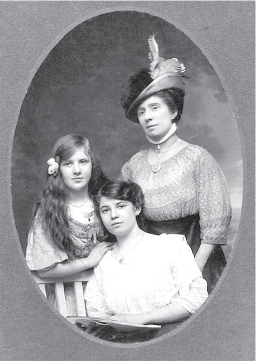 Иллюстрация к книге — Жанна Ланвен [i_018.jpg]