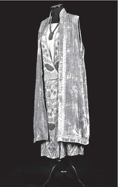 Иллюстрация к книге — Жанна Ланвен [i_063.jpg]