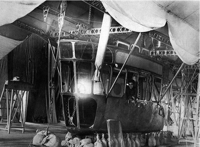 Иллюстрация к книге — Девятьсот часов неба. Неизвестная история дирижабля «СССР-В6» [i_040.jpg]