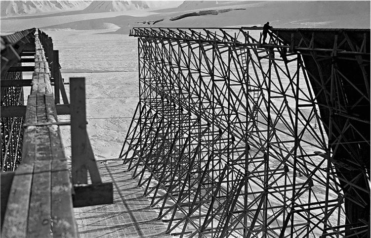 Иллюстрация к книге — Девятьсот часов неба. Неизвестная история дирижабля «СССР-В6» [i_067.jpg]