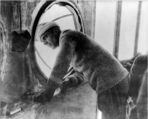 Иллюстрация к книге — Девятьсот часов неба. Неизвестная история дирижабля «СССР-В6» [i_074.jpg]