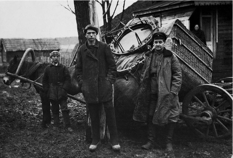 Иллюстрация к книге — Девятьсот часов неба. Неизвестная история дирижабля «СССР-В6» [i_110.jpg]