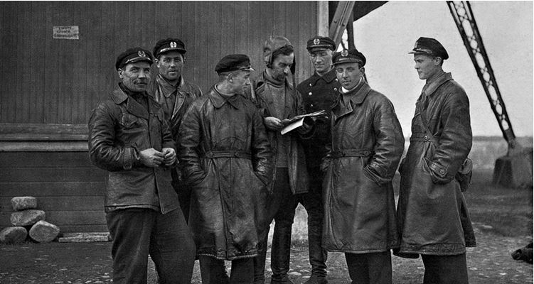 Иллюстрация к книге — Девятьсот часов неба. Неизвестная история дирижабля «СССР-В6» [i_113.jpg]