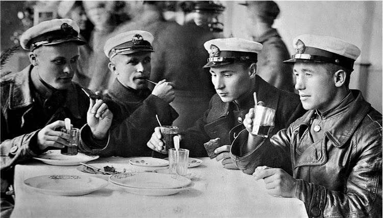 Иллюстрация к книге — Девятьсот часов неба. Неизвестная история дирижабля «СССР-В6» [i_115.jpg]