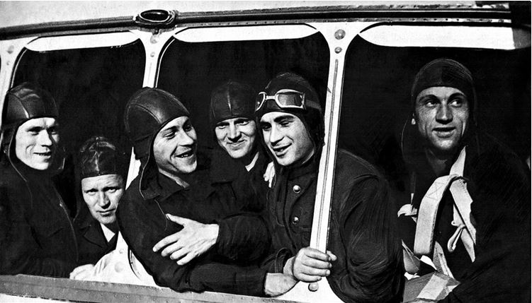 Иллюстрация к книге — Девятьсот часов неба. Неизвестная история дирижабля «СССР-В6» [i_117.jpg]