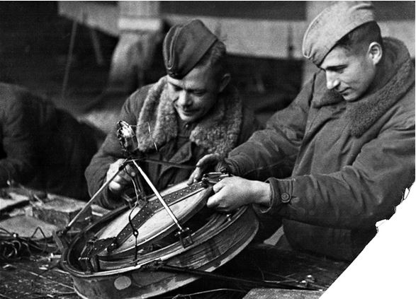 Иллюстрация к книге — Девятьсот часов неба. Неизвестная история дирижабля «СССР-В6» [i_122.jpg]