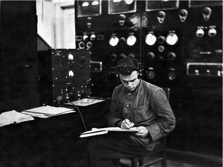 Иллюстрация к книге — Девятьсот часов неба. Неизвестная история дирижабля «СССР-В6» [i_192.jpg]