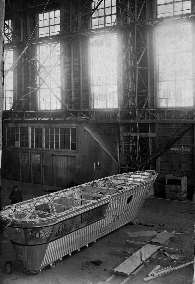 Иллюстрация к книге — Девятьсот часов неба. Неизвестная история дирижабля «СССР-В6» [i_196.jpg]