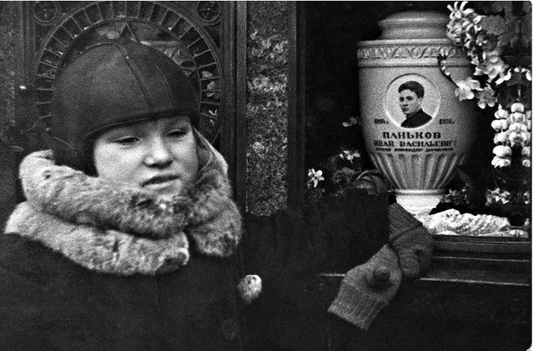 Иллюстрация к книге — Девятьсот часов неба. Неизвестная история дирижабля «СССР-В6» [i_199.jpg]