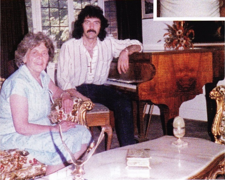 Иллюстрация к книге — Железный человек - Моё путешествие сквозь Рай и Ад вместе с Блэк Саббат [_35863_original.jpg]