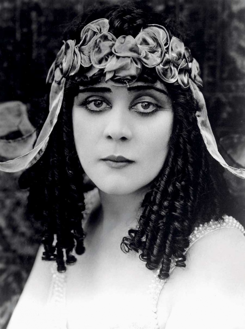 Иллюстрация к книге — Краски. История макияжа [i_072.jpg]