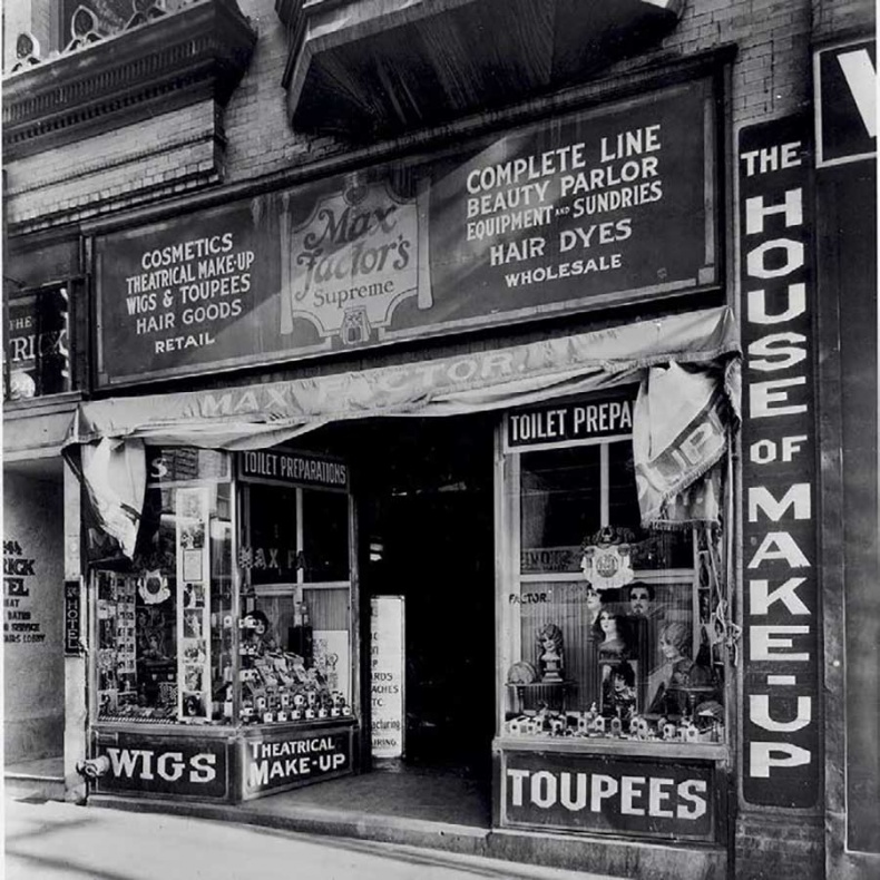 Иллюстрация к книге — Краски. История макияжа [i_080.jpg]