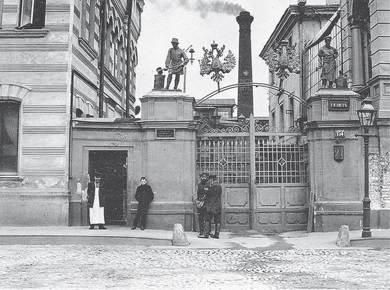 Иллюстрация к книге — Дом правительства. Сага о русской революции [i_017.jpg]