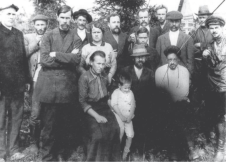 Иллюстрация к книге — Дом правительства. Сага о русской революции [i_041.jpg]