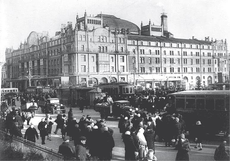 Иллюстрация к книге — Дом правительства. Сага о русской революции [i_057.jpg]