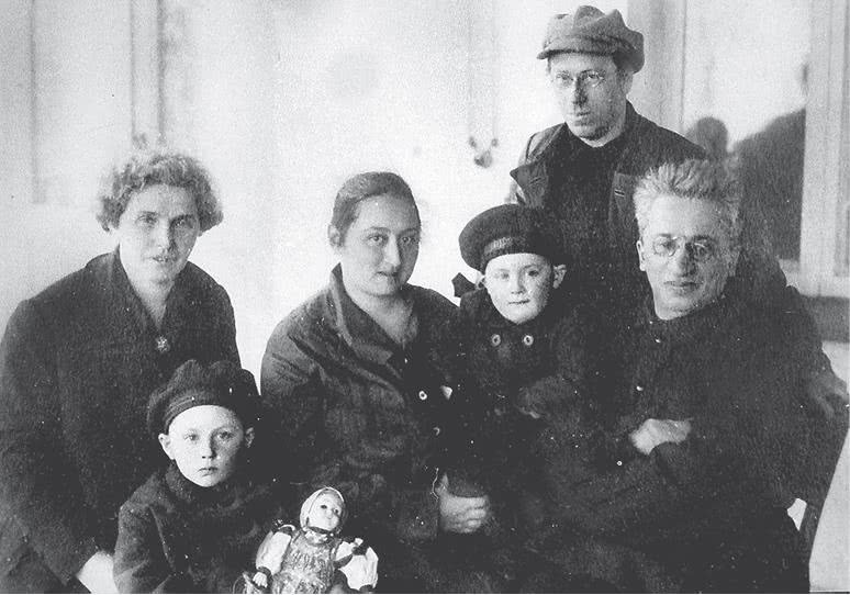 Иллюстрация к книге — Дом правительства. Сага о русской революции [i_069.jpg]